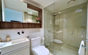 Bathroom - CASA DELUXE #5 - Pool Gym Sauna Spa City Views Parking (South Yarra)