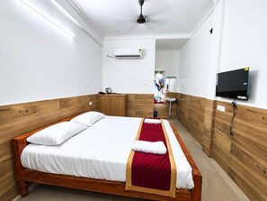 Desk, iron/ironing board, free WiFi - Arunesha Palace (Tiruvannamalai)