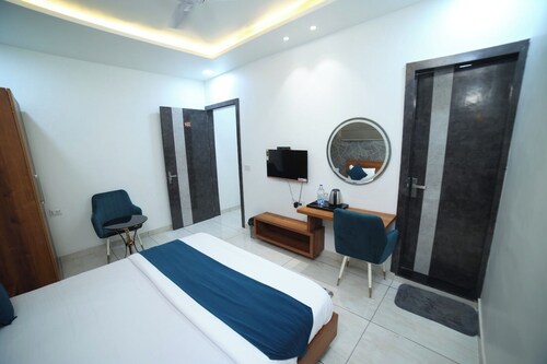 HOTEL ROYAL PALACE