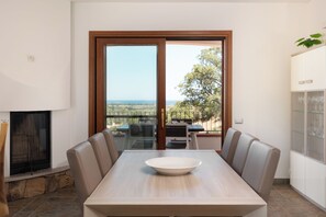 Maison, 5 chambres, vue mer | Restauration