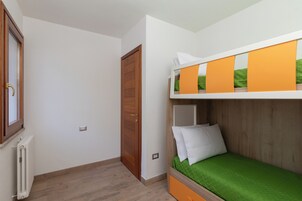 House, 5 Bedrooms, Sea View