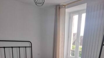 5 Schlafzimmer, Schreibtisch, Reisekinderbett, kostenloses WLAN
