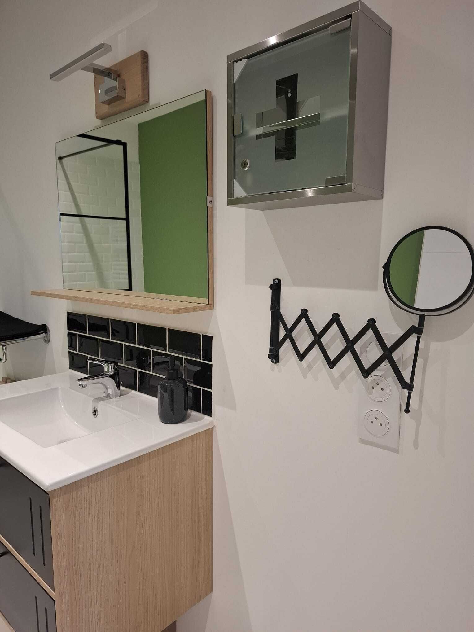 Dusch, hårtork och toalettpapper