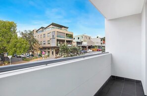 Property grounds - Bright 1-Bedroom Apartment Steps from Bondi Beach (Bondi Beach)