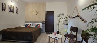 The white Town Homestay