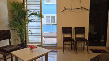 Deluxe Double Room, Balcony, City View | Interior