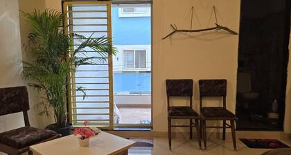 The white Town Homestay