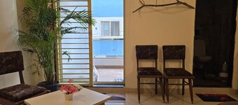 The white Town Homestay