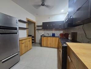 Deluxe Double Room, Balcony, City View | Dapur peribadi