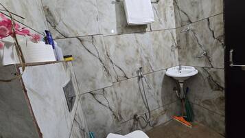 Deluxe Double Room, Balcony, City View | Bathroom | Shower, free toiletries, hair dryer, towels