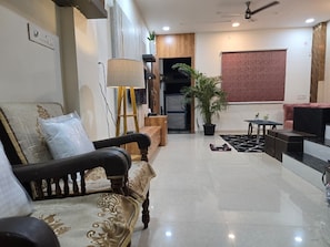 Habitación doble Deluxe, balcón, vista a la ciudad | Interior
