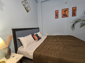 Habitación doble Deluxe, balcón, vista a la ciudad | Espacio para trabajar con laptop y wifi gratis 