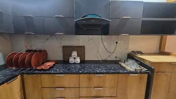 Deluxe Double Room, Balcony, City View | Private kitchen