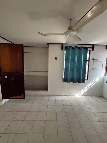 Spacious, centrally located house near the ocean