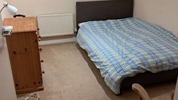 2 bedrooms, iron/ironing board, Internet, bed sheets