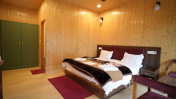 Habitación Deluxe | Camas supletorias y ropa de cama