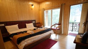 Chambre Deluxe | Lits pliants/supplémentaires, draps fournis