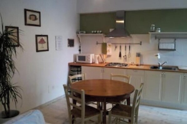 Dining - Bright apartment in the heart of Vicenza with a view of the Basilica Palladiana (Vicenza)