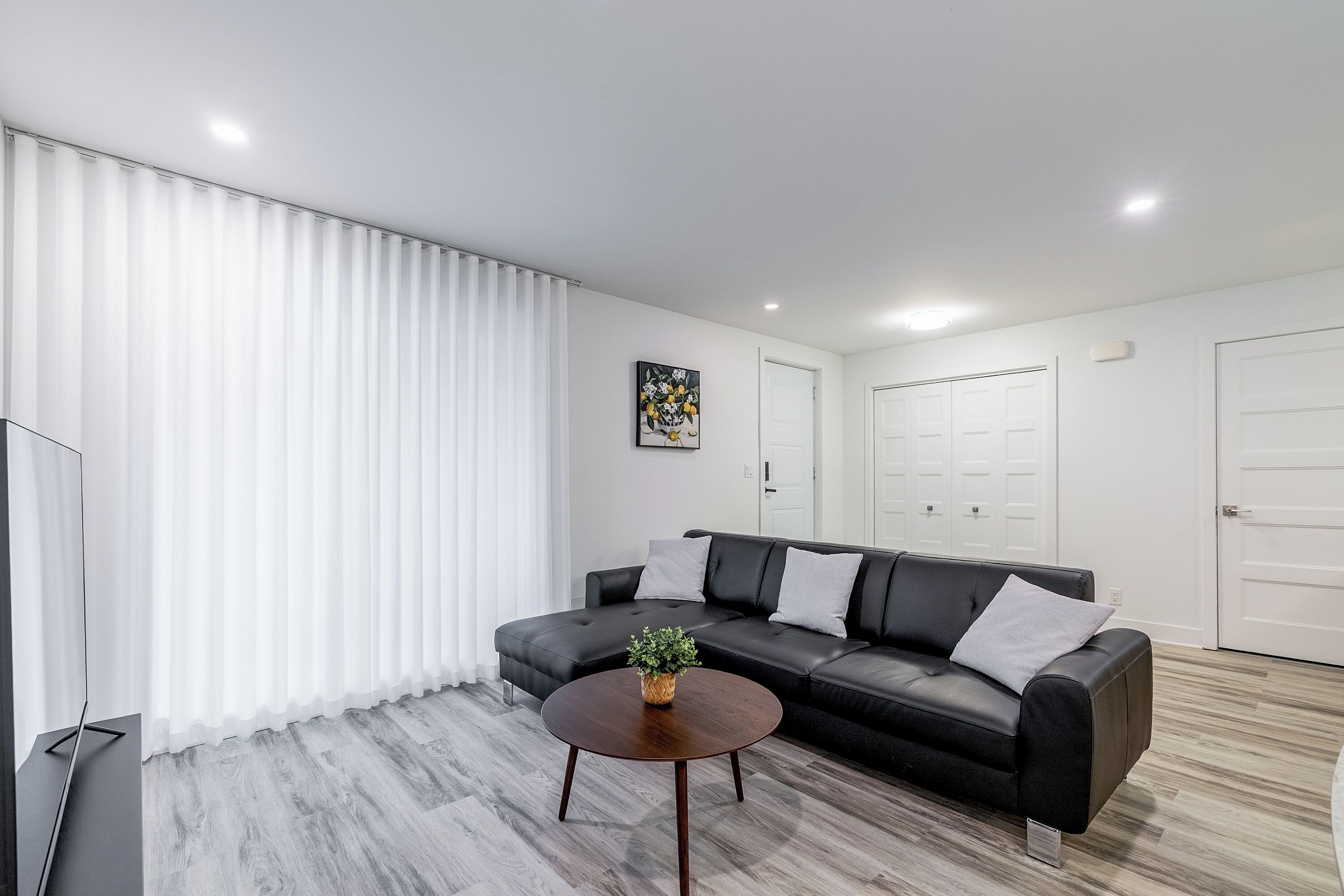 Modern 2br Basement Suite Near Montreal, Free Parking & Wifi - Longueuil