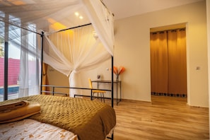 7 bedrooms, iron/ironing board, WiFi, bed sheets