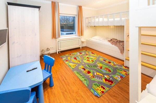 3 bedrooms, free WiFi, bed sheets