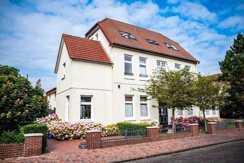 Feuerstein Family Home, Apartment 5