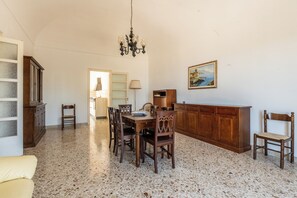 Apartment, Sea View | Dining - La Finestra sul Blu (Favignana)