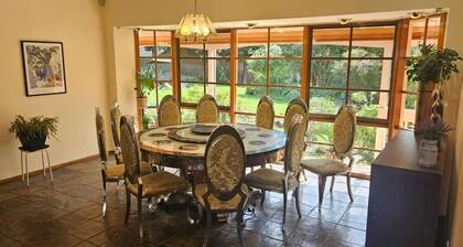 Luxurious 4-bedroom House With Private Indoor Pool in Manningham