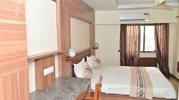 Deluxe Double Room | Desk, WiFi (free)