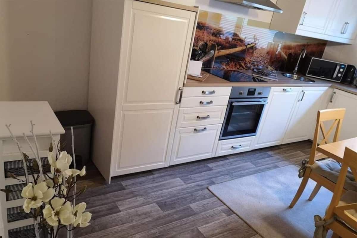 Classic-Apartment | Eigene Küche | Kühlschrank, Ofen, Herdplatte, Kochgeschirr/Geschirr/Besteck