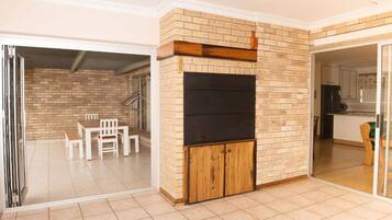 Apartment, 3 Bedrooms, Balcony, Ocean View | Interior