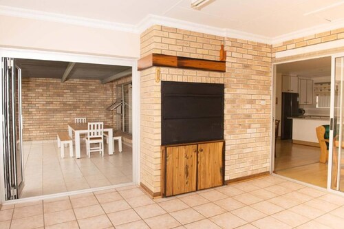 Charming 4-bedroom Apartment in Jeffreys Bay, South Africa