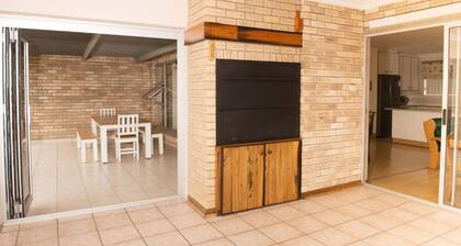 Charming 4-bedroom Apartment in Jeffreys Bay, South Africa