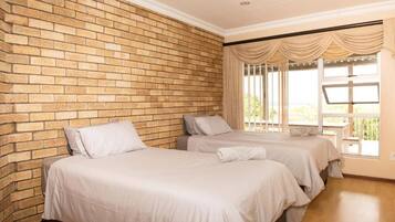 Apartment, 3 Bedrooms, Balcony, Ocean View | 3 bedrooms