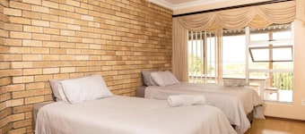Charming 4-bedroom Apartment in Jeffreys Bay, South Africa