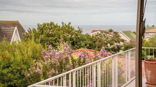 Charming 4-bedroom Apartment in Jeffreys Bay, South Africa
