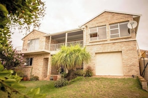 Exterior - Charming 4-bedroom Apartment in Jeffreys Bay, South Africa (Jeffreys Bay)