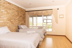 3 bedrooms - Charming 4-bedroom Apartment in Jeffreys Bay, South Africa (Jeffreys Bay)