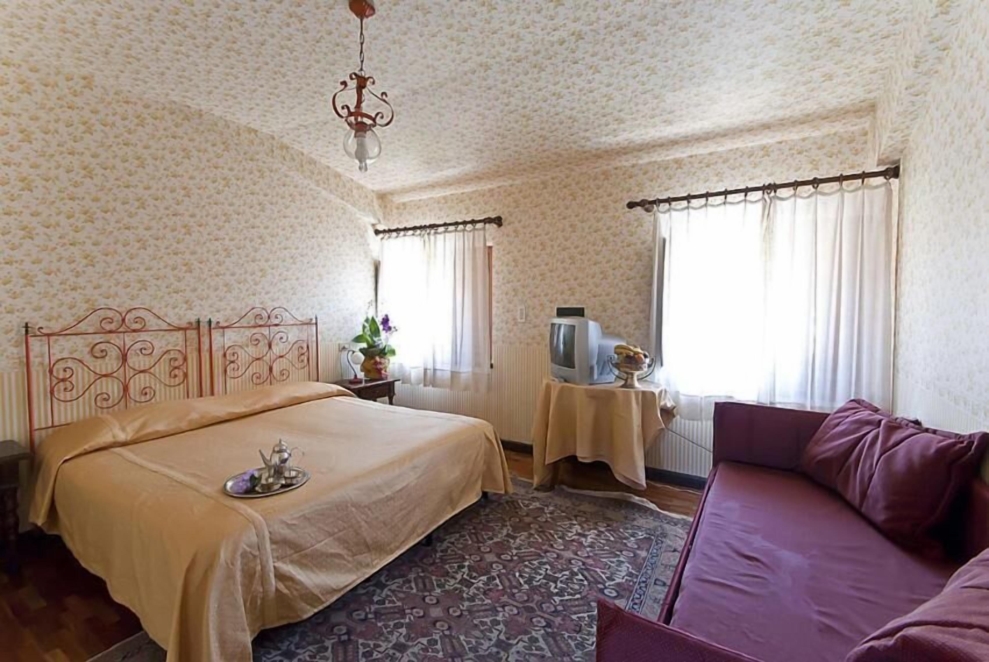 Double or Twin Room | Desk, WiFi (free)