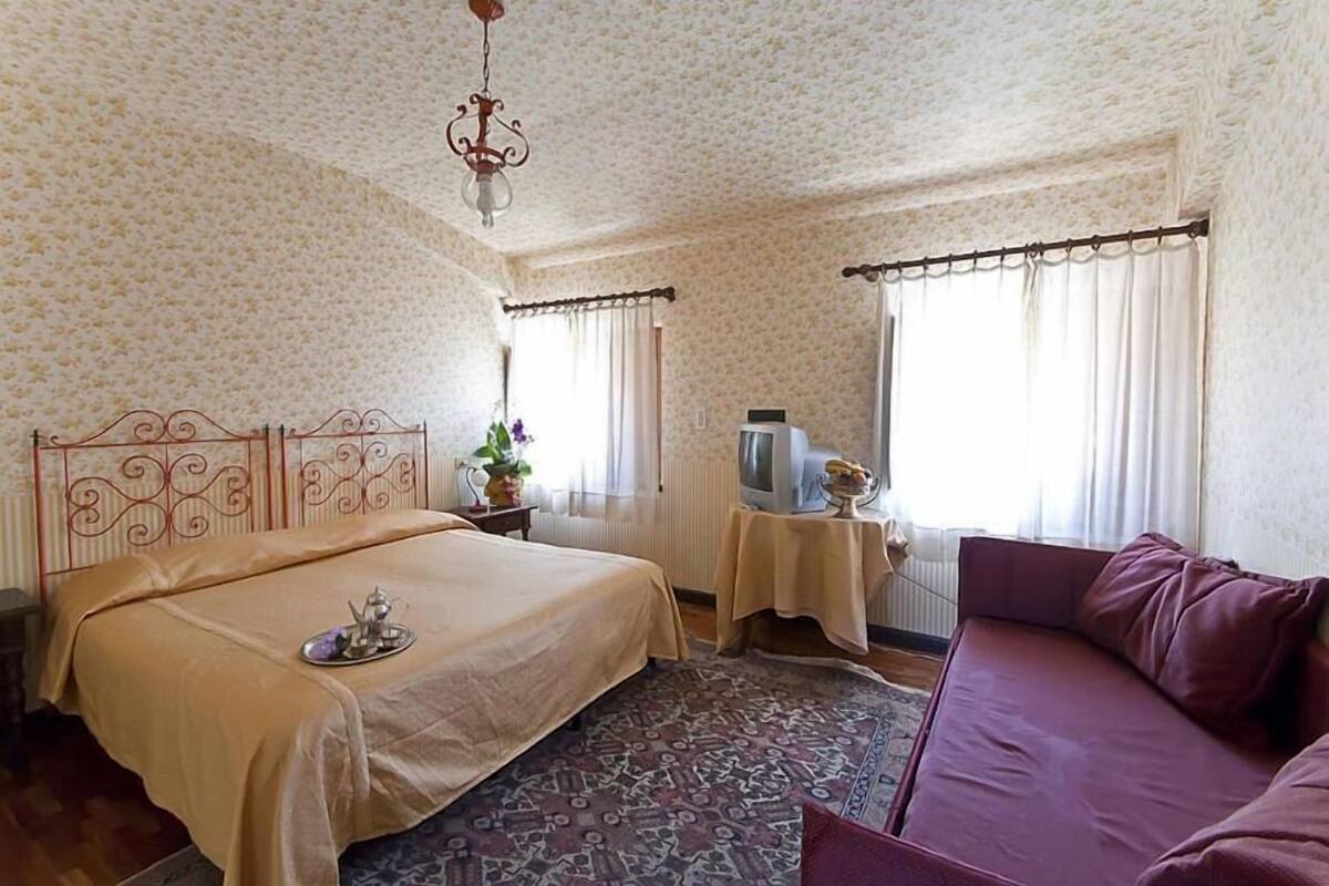 Camera con letto matrimoniale o 2 letti singoli | Una scrivania, Wi-Fi gratuito