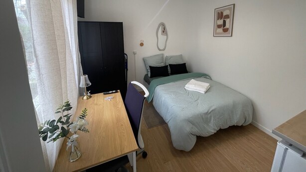 1 Schlafzimmer, Schreibtisch, Bügeleisen/Bügelbrett, Reisekinderbett
