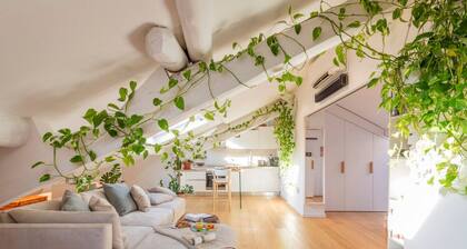 Bright Attic Penthouse Safe Central Clean Quiet