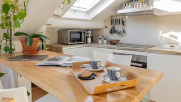 Macchina per tè/caffè, frigorifero, microonde, forno