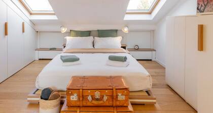 Bright Attic Penthouse Safe Central Clean Quiet