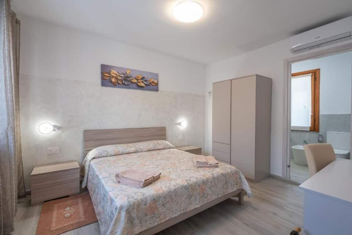 Deluxe-Doppelzimmer, Balkon | Zimmersafe, Schreibtisch, laptopgeeigneter Arbeitsplatz
