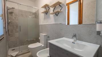 Comfort Double or Twin Room, Balcony | Bathroom