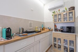 Deluxe Double Room, Balcony | Private kitchen - B&B L Aurora Porto Torres (Porto Torres)