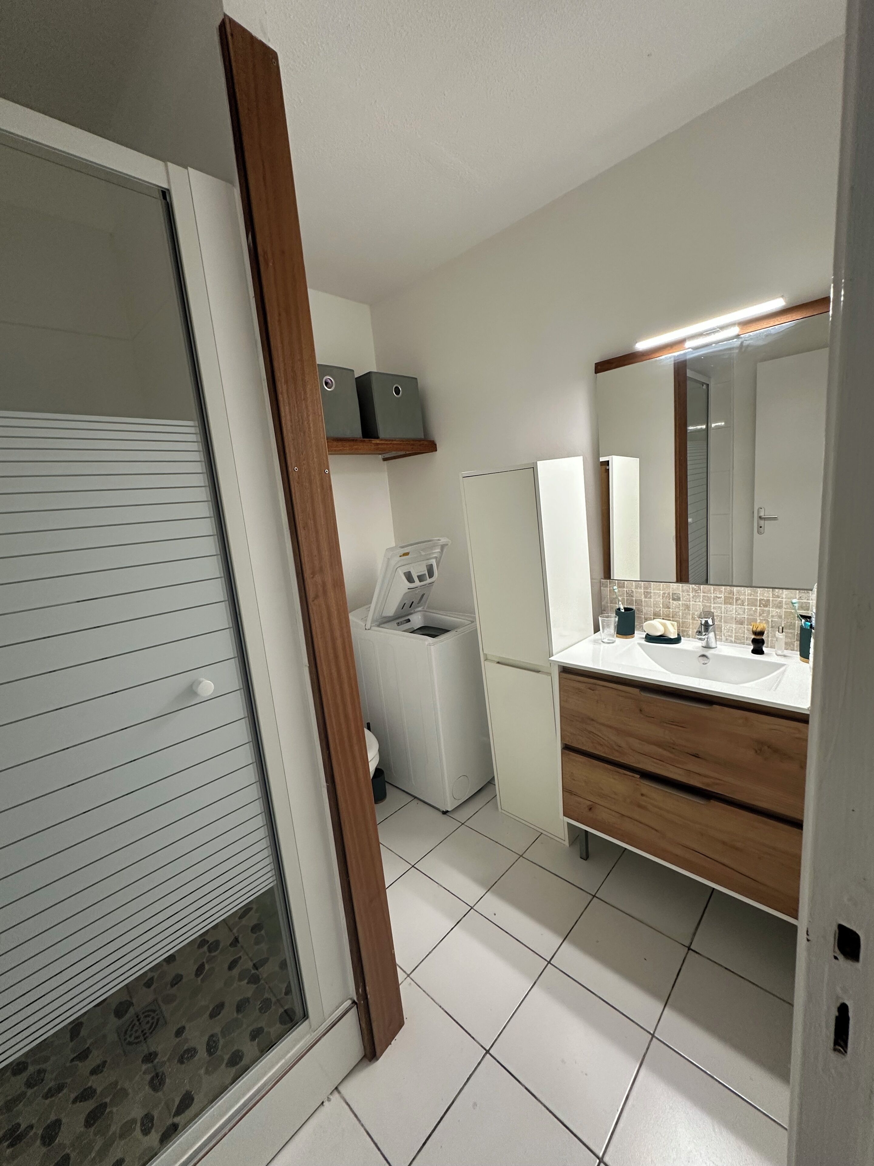 Dusche, Handtücher, Toilettenpapier