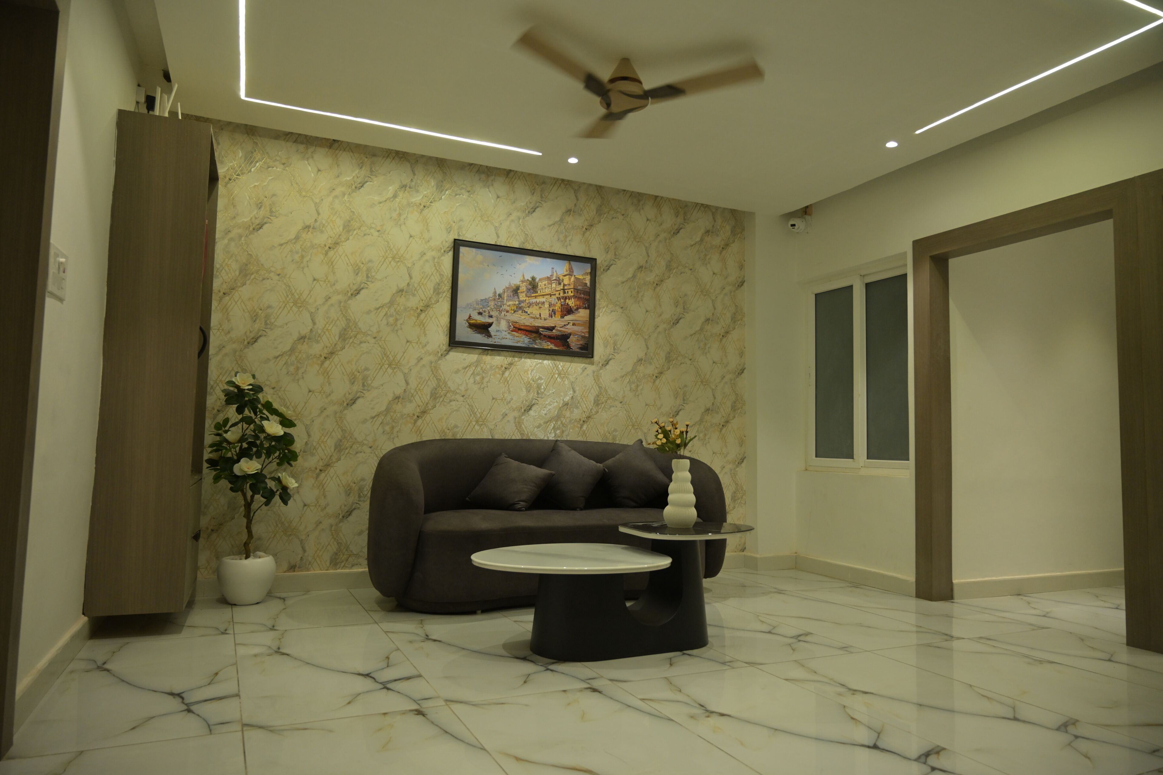 Deluxe Double Room | Living area | 5-inch LCD TV with cable channels