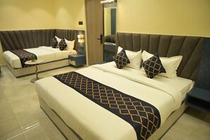 Chambre Familiale Double ou avec lits jumeaux, balcon | Coffres-forts dans les chambres